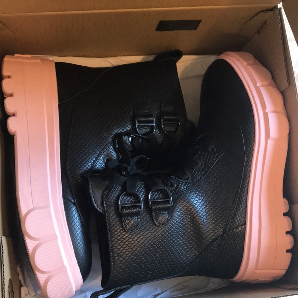 Sorel Black and Pink Ankle Waterproof Rain Boots - Women’s 9 - Picture 7 of 7